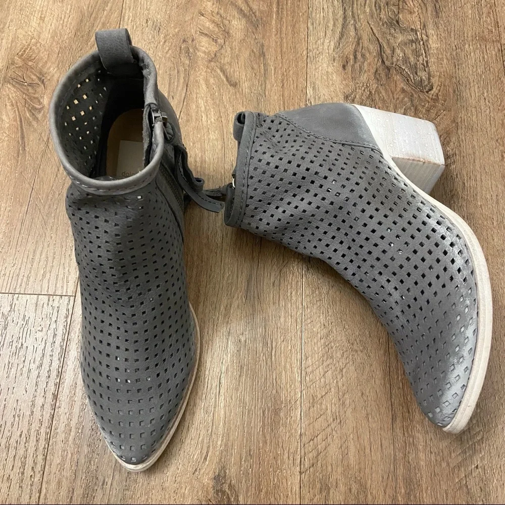 Dolce Vita Kenyon Perforated‎ Bootie Off White Gray